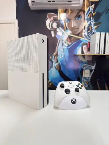 Xbox One S com controle séries