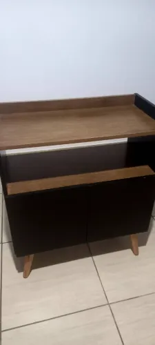 Buffet pequeno com 2 portas