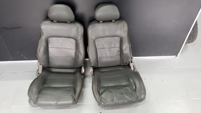 Par de bancos dianteiros Mitsubishi Eclipse 95 a 98 para restauro LEIA