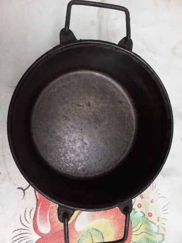 Panela de ferro antiga 2L