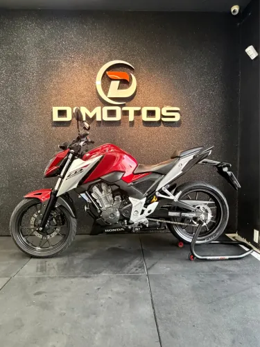 HONDA CB 300F TWISTER - 2026 - EMPLACADA