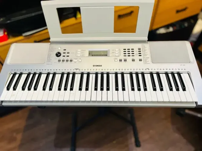 Teclado Yamaha YPT-360 - USADO