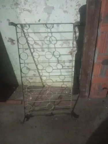 Grade de fero para basculhante 94 x 50. Negociável!