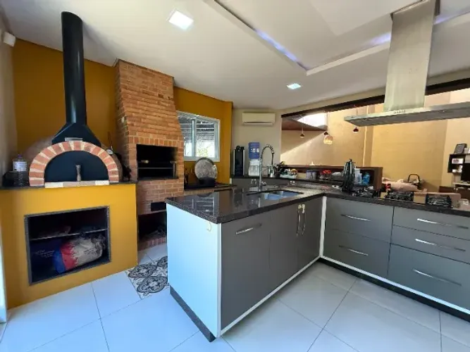 Casa TODA EM LAJE 3 dorm suíte com closet 255m² Condomínio Fechado primeira linha Criciúma