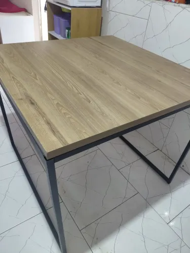 MESA INDUSTRIAL 90×90 PARA 4 LUGARES 