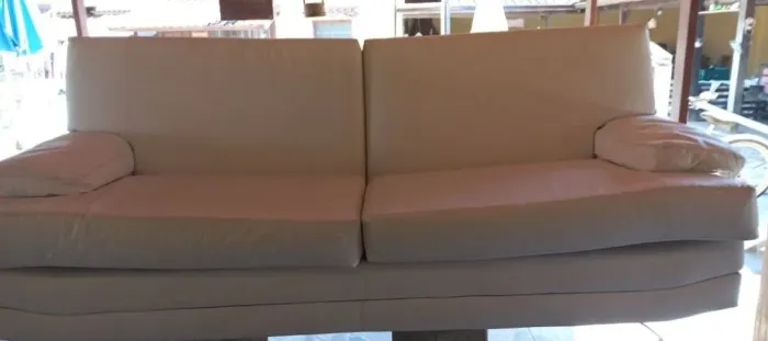 Lindo sofá de 3 lugares