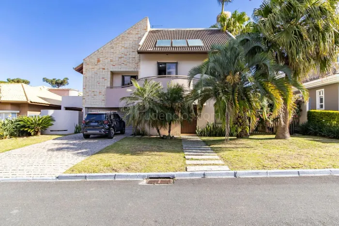 Casa com 278m no condomínio Pinefields, Pinhais 4 Quartos 2 Suítes , 5 Vagas