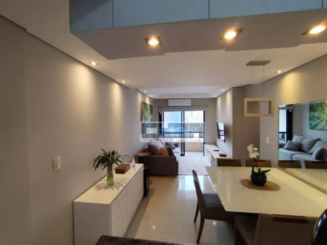 Apartamento de 2 DORMITÓRIOS & VARANDA na praia