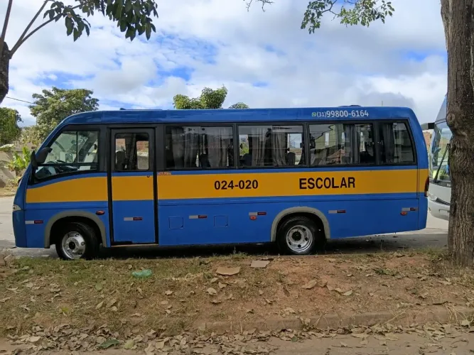 Vende-se Microônibus