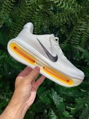 Tênis Nike Vomero Premium 
