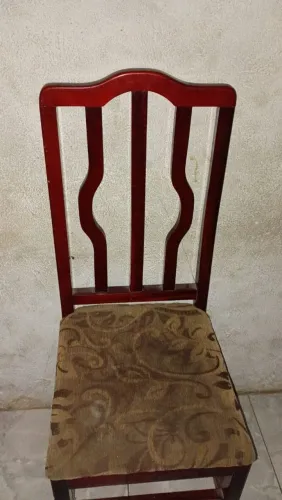 Jogo de quatro cadeiras