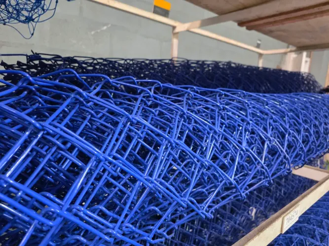 Vendo tela para alambrado encapada fio 12 azul e rede malha 10x10