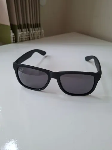 Oculos de sol RayBan, com lente polarizada sem caixa<br>80 reais