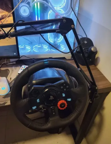 Volante Logitech G29 com Caixa e pouco usado.