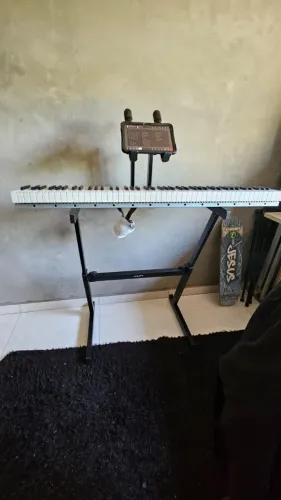 Estante Saty 2 Teclados