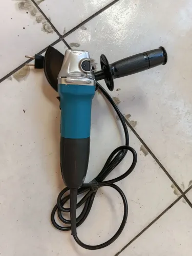 VENDO ESMERILHADEIRA MAKITA.