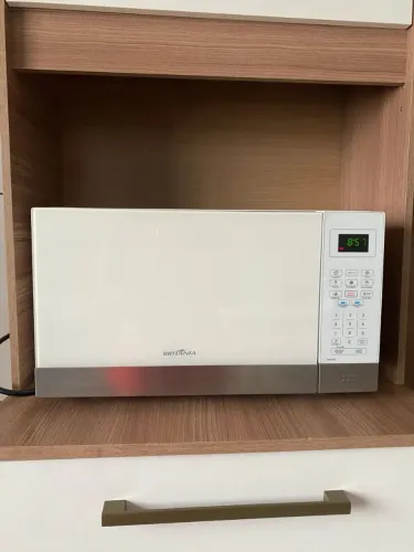 Microondas espelhado branco em ótimo estado