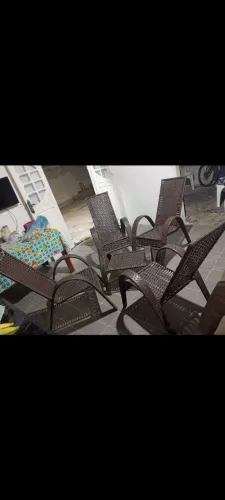 Vendo jogo de cadeiras com centro ideal pra sua area gourmet casa de praia etc super conse