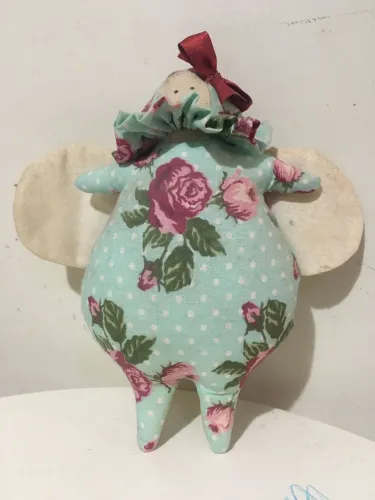 Boneca de pano decorativa