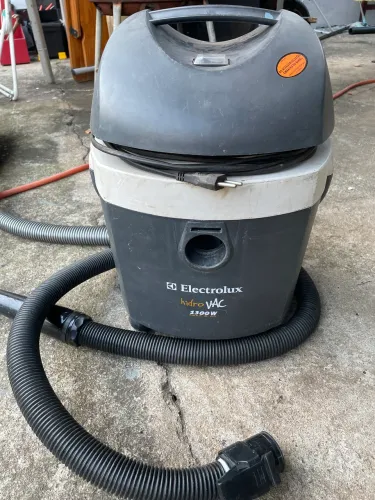 Aspirador de pó e água Electrolux hidro WAC 1300w