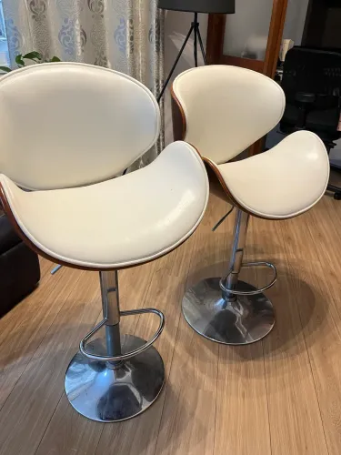 Banquetas reguláveis com escoro