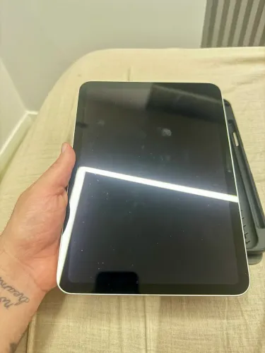 iPad 10th 64gb + Case