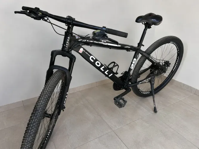 Bicicleta Colli Aro 29 Freio a Disco Semi Nova
