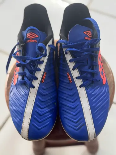 Chuteira Umbro Fifty de Campo Profissional