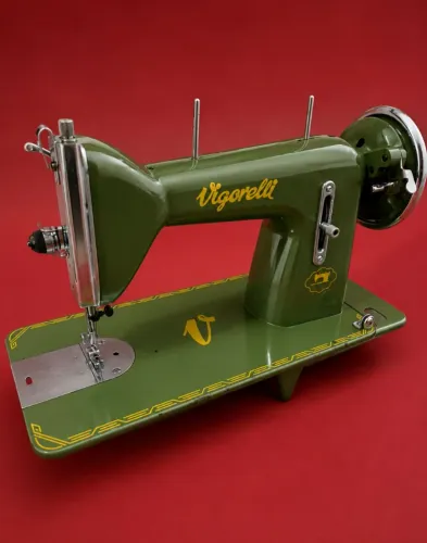Máquina de costura Antiga Antiguidade Italiana Vigorelli verde