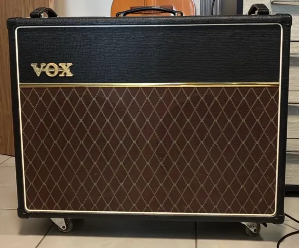 Amplificador de guitarra VOX AC15C2 2x12? Greenback