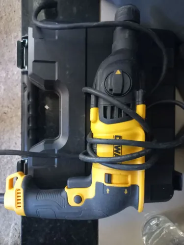 Martelete Dewalt. 127 volts