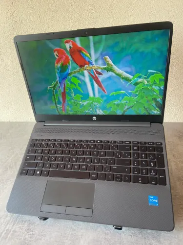 Notebook HP i3 13ª Geração / UHD Graphics / 8GB RAM / 256GB SSD / Tela 15.6?