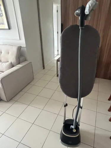 VAPORIZADOR DE ROUPAS VERTICAL.