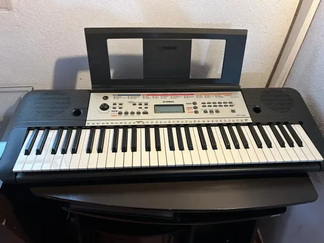 teclado YAMAHA YPT 260 VALOR :R$ 850,00