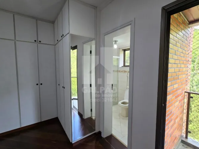 MORE COM CONFORTO, ESPAÇO E UMA VISTA INCRÍVEL EM ALPHAVILLE!