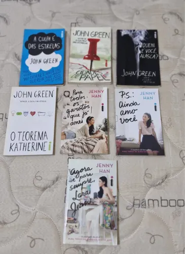 7 Livros usados em bom estado, 4 do escritor John Green e 3 da escritora Jenny Han