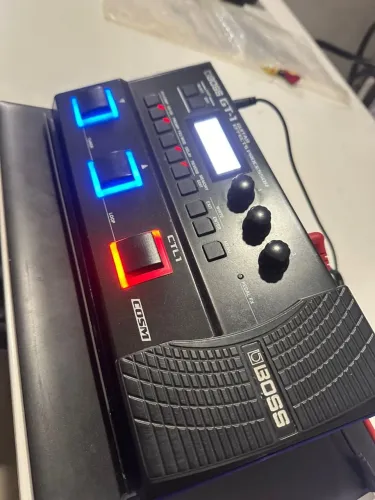 Pedaleira Boss GT1 - PEDAL MULTIEFEITOS DE GUITARRA