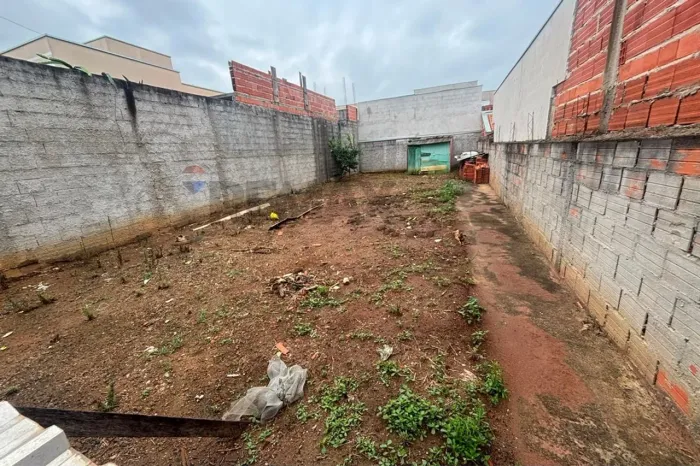 "Terreno no Centro de Capivari: Oportunidade Única!"