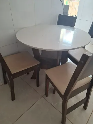 Mesa 4 cadeiras 