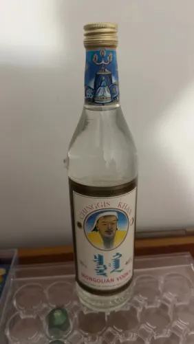 Vodka Rara Chinggis Khan (Mongólia) 700ml - Edição Exclusiva e Exótica