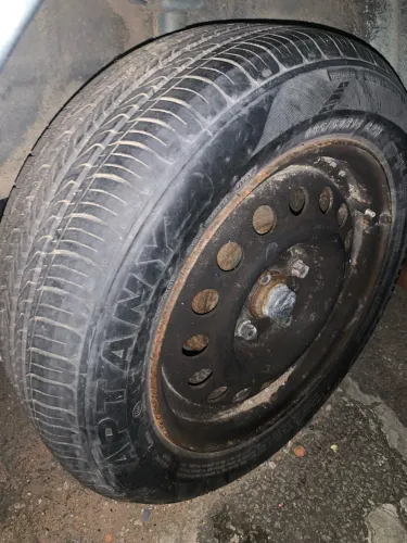 Pneus 185/60 R14 seminovo