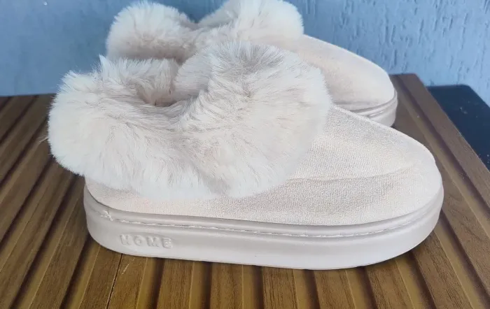 Bota com pele por dentro, super leve