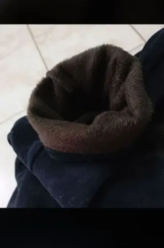 Calça Amore Victória preta de veludo tamanho M