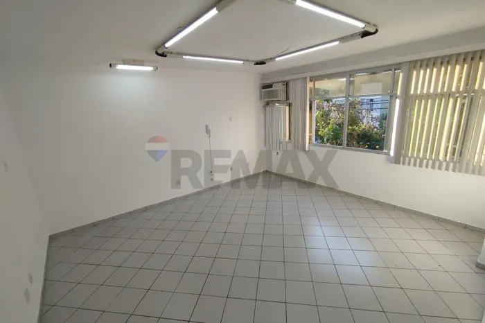 Sala Comercial com aproximadamente 35m², para locação em Jardim da Penha em ótima localiza
