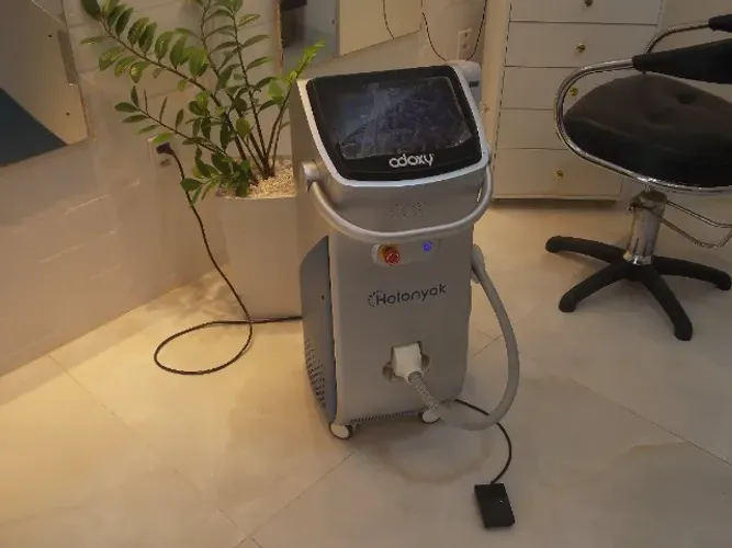 Equipamento de Depilação a LED Adoxy HOLONYAK