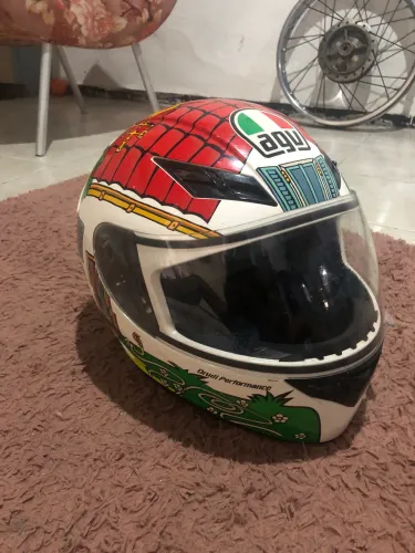 Capacete AVG K3 Valentino House