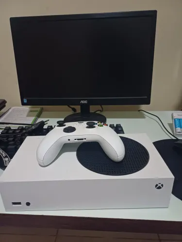 Vendo - Xbox Series S Semi Novo 
