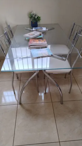 Mesa Retangular de Vidro com 4 lugares