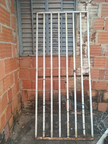 Portão Pequeno 86 por 2,00