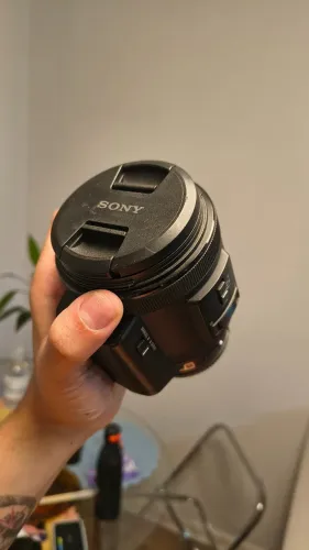 Sony E PZ 18-200mm f/3.5-6.3 OSS Servo Zoom